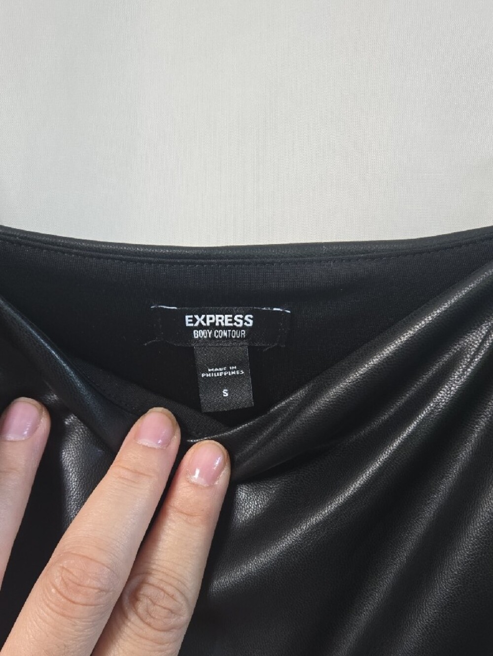 Express Body Contour Black Faux Leather Crop Cami - Picture 2 of 3